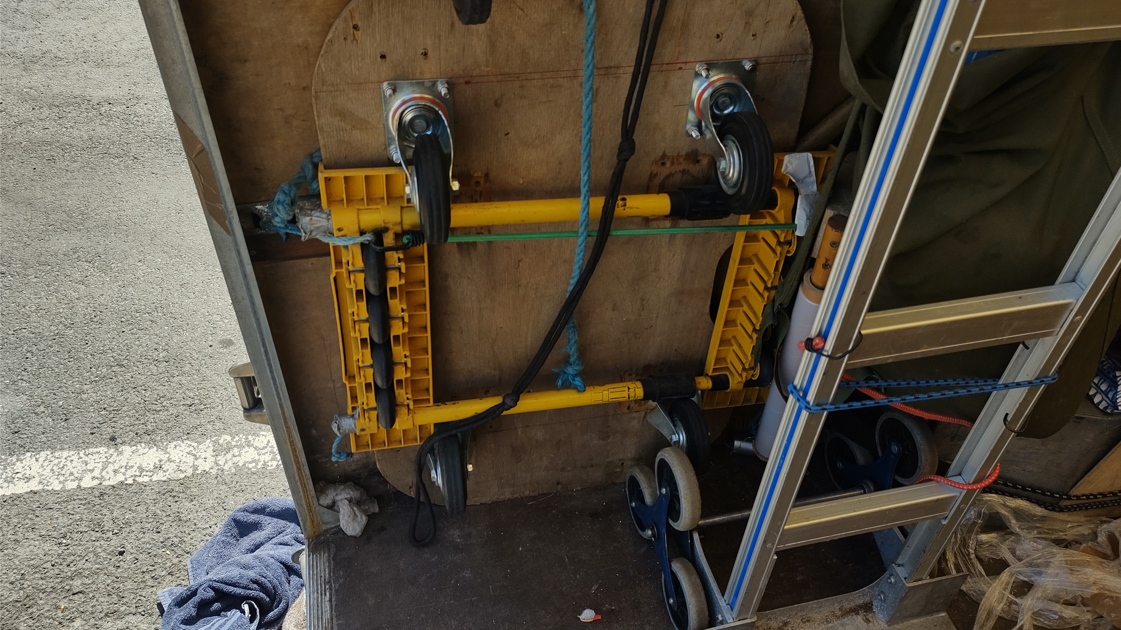 Flat move using trolley equipment